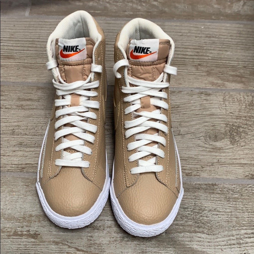 Leather sneakers
